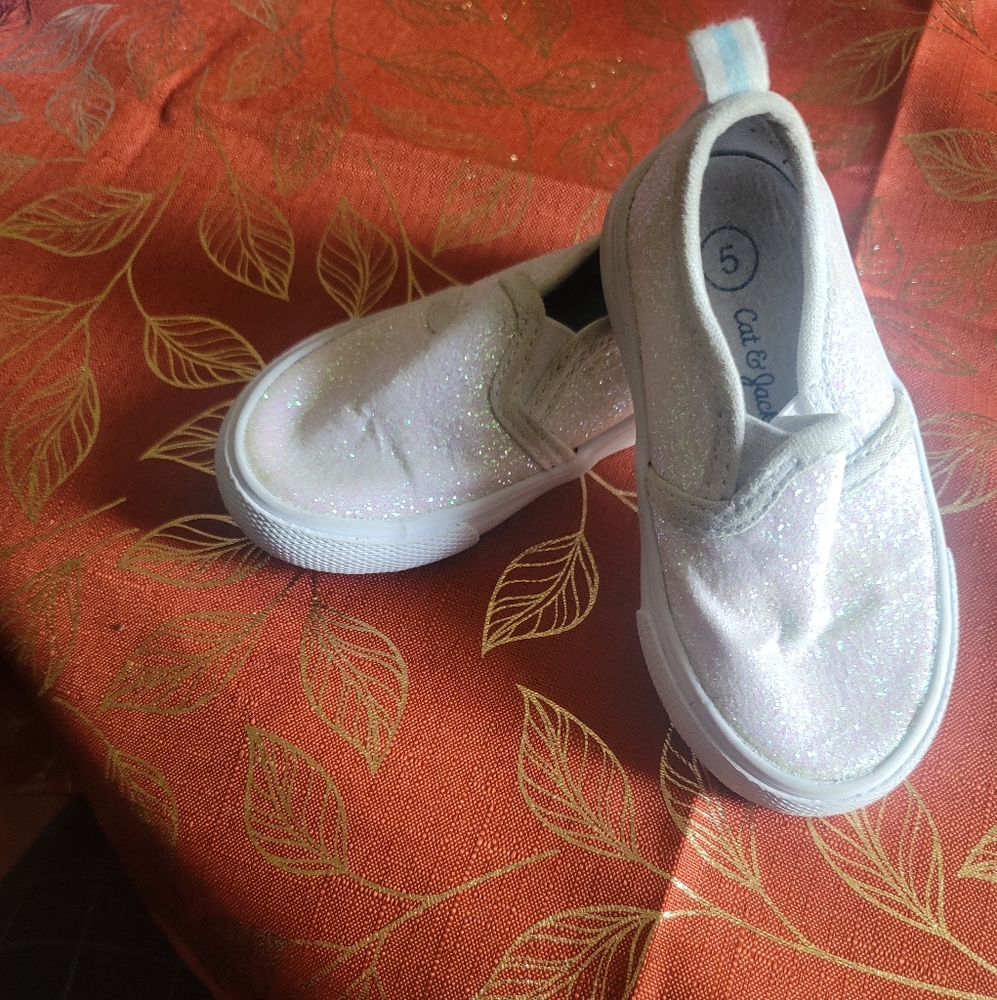 Cat and Jack size 5  girls glitter white van style shoe